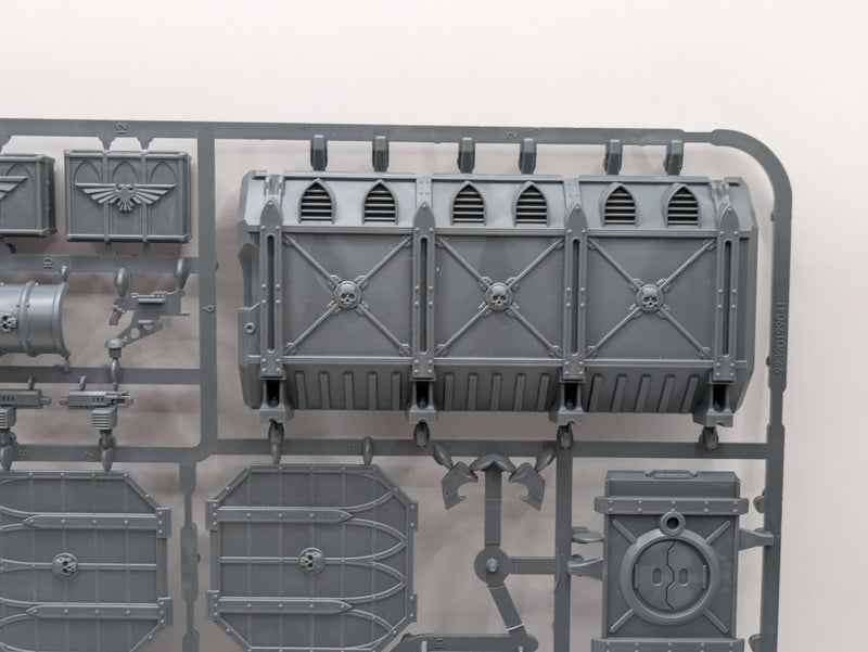 Warhammer 40k:  Munitorum Armoured Containers (SPRUE0189)