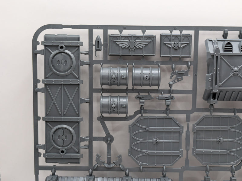 Warhammer 40k:  Munitorum Armoured Containers (SPRUE0189)