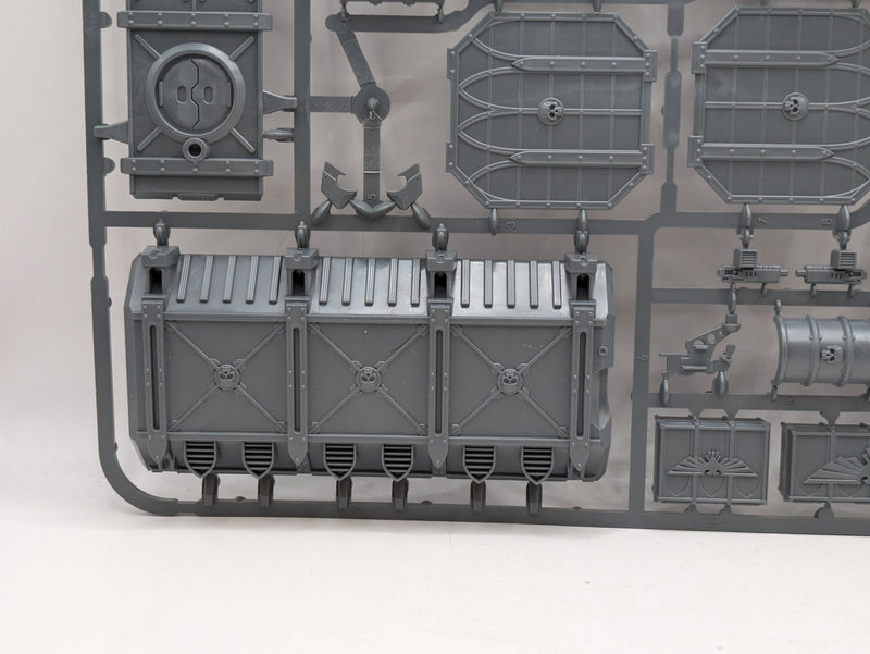 Warhammer 40k:  Munitorum Armoured Containers (SPRUE0189)