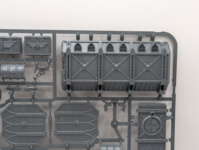 Warhammer 40k:  Munitorum Armoured Containers (SPRUE0189)