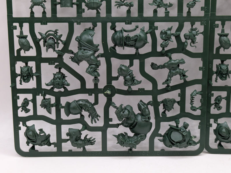 Warhammer Blood Bowl: Black Orc Team with Varag Ghoul-Chewer (SPRUE0181)