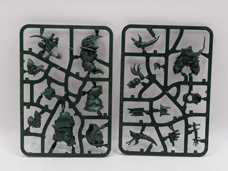 Warhammer Blood Bowl: Black Orc Team with Varag Ghoul-Chewer (SPRUE0181)