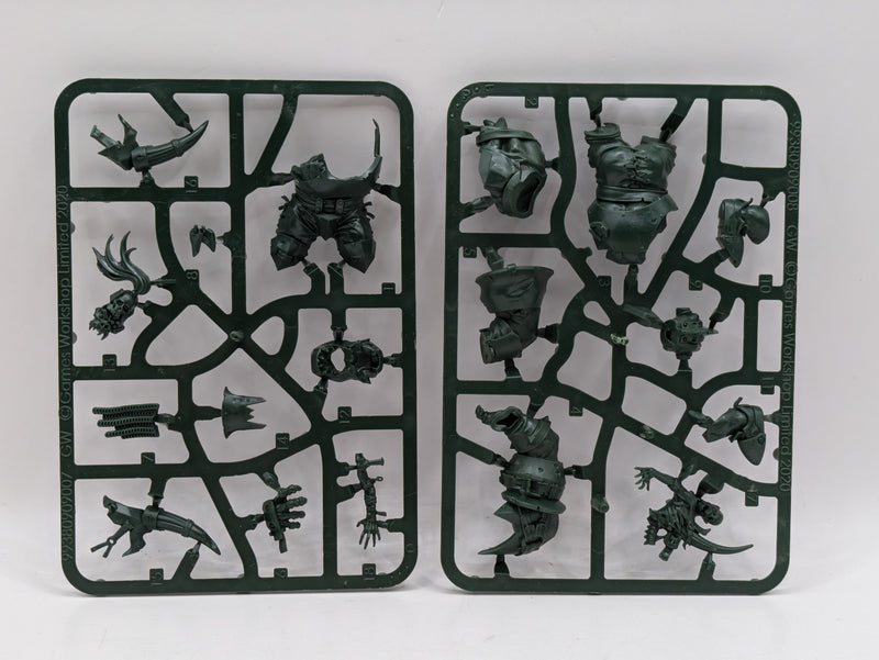 Warhammer Blood Bowl: Black Orc Team with Varag Ghoul-Chewer (SPRUE0138)