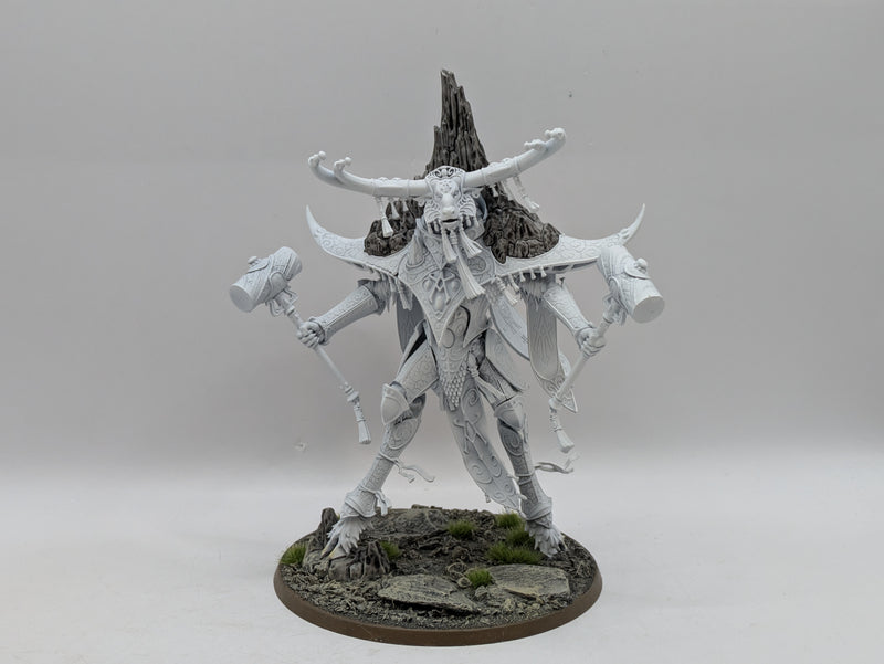 Warhammer Age of Sigmar: Lumineth Realm-Lords Avalenor, the Stoneheart King (AU086)