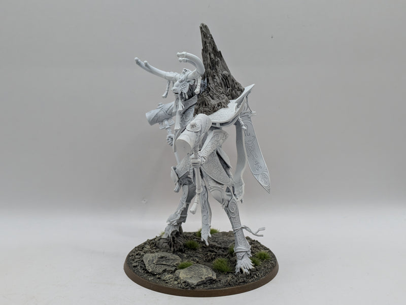 Warhammer Age of Sigmar: Lumineth Realm-Lords Avalenor, the Stoneheart King (AU086)