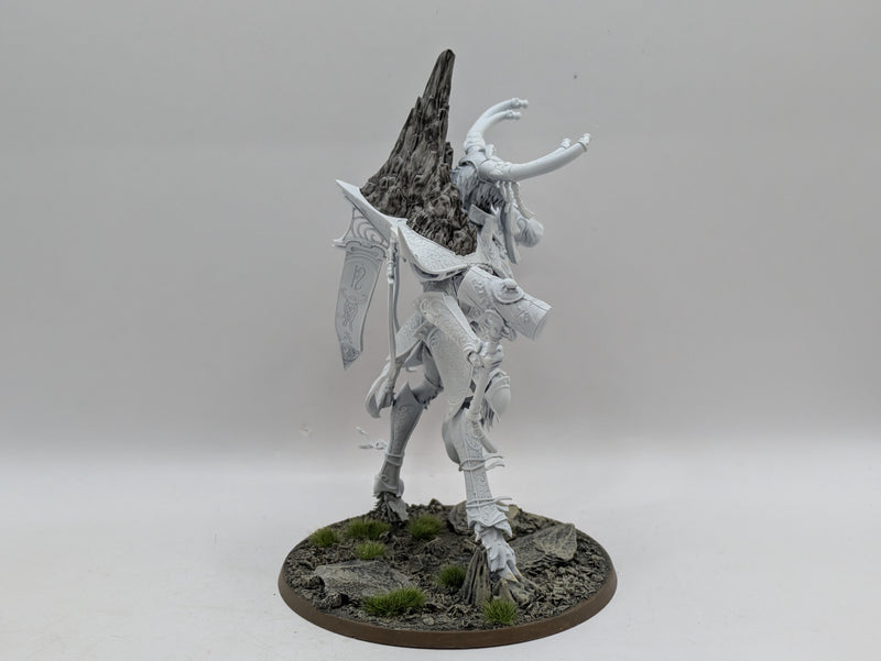 Warhammer Age of Sigmar: Lumineth Realm-Lords Avalenor, the Stoneheart King (AU086)