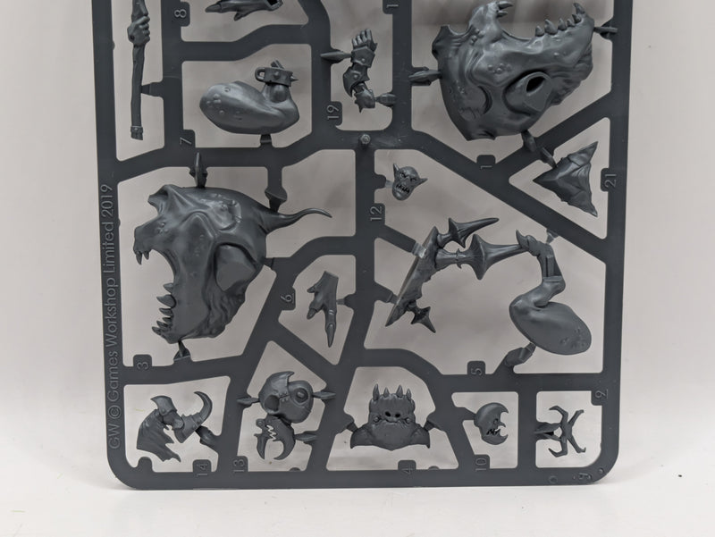 Warhammer Age of Sigmar: Gloomspite Gitz Loonboss on Giant Cave Squig (SPRUE0012)