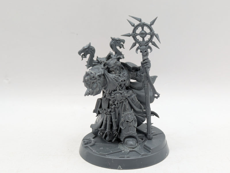 Warhammer 40k: Chaos Space Marines Sorcerer and Warpsmith (AZ081)