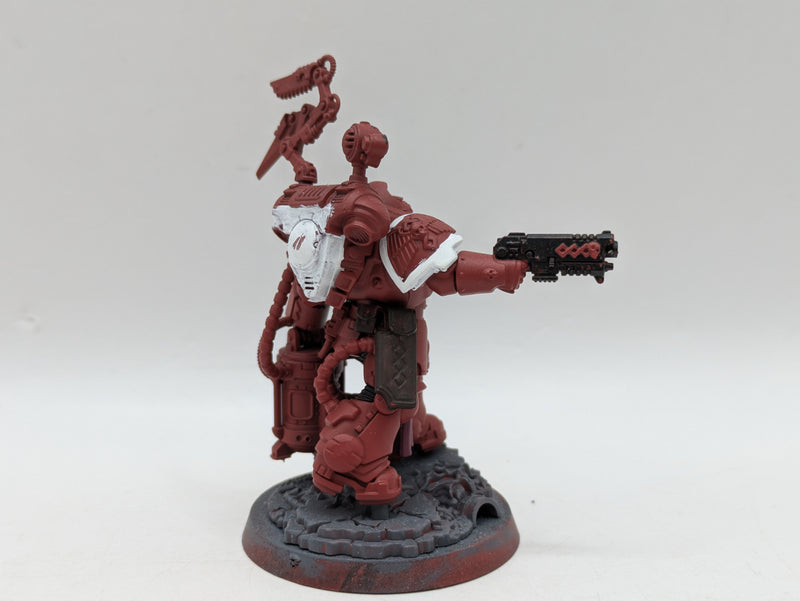 Warhammer 40k: Space Marine Blood Angels Apothecary Biologis (AI070)