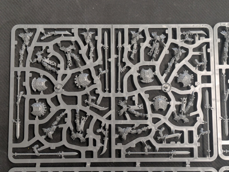 Warhammer Age of Sigmar: Ossiarch Bonereapers Mortek Guard (BB526)