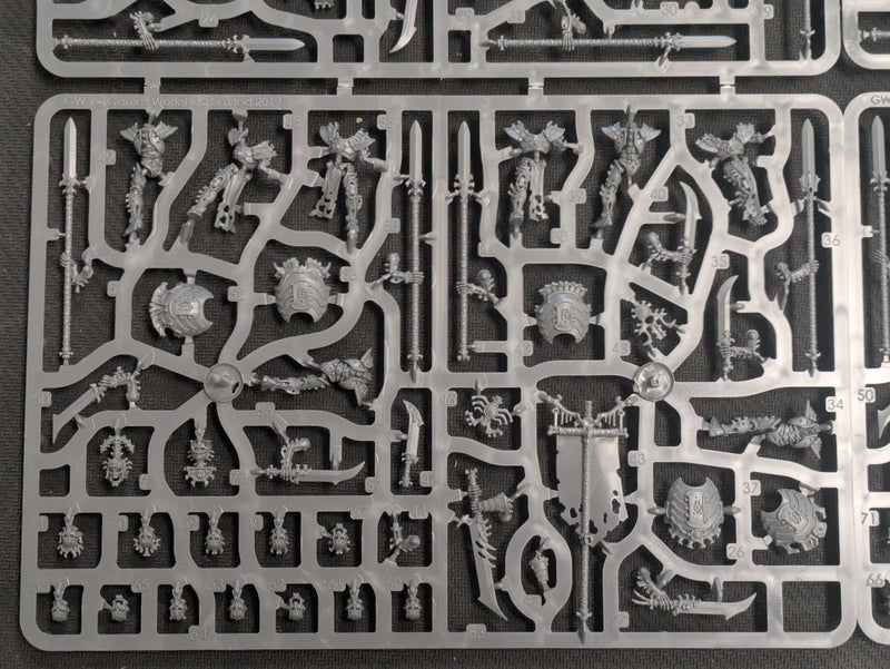 Warhammer Age of Sigmar: Ossiarch Bonereapers Mortek Guard (BB526)