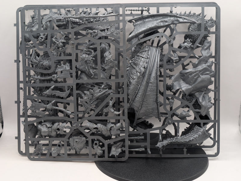 Warhammer Age of Sigmar: Orruk Warclans Megaboss on Maw-krusha (SPRUE0069)
