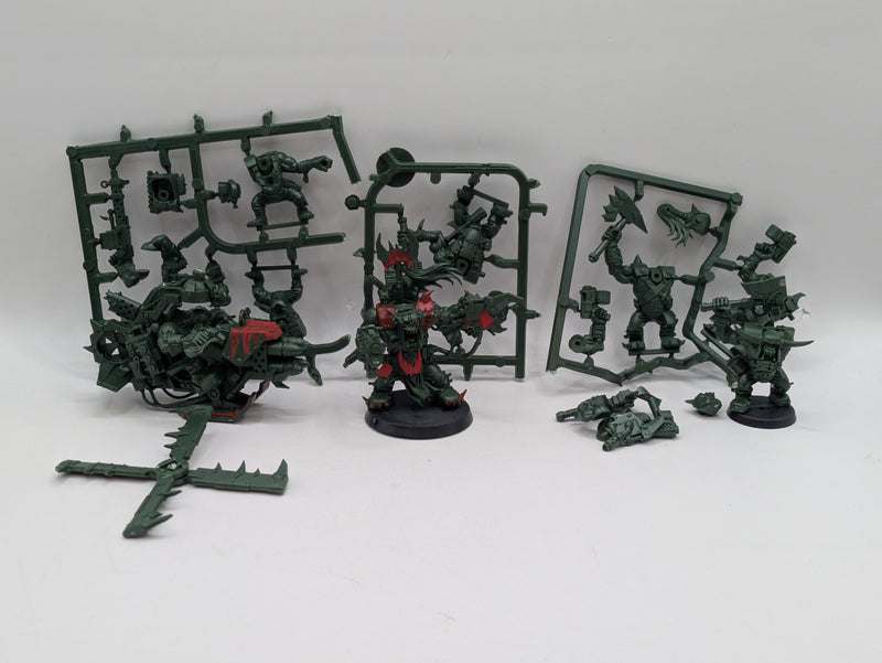 Warhammer 40k: Orks Assault on Black Reach Models (AT223)