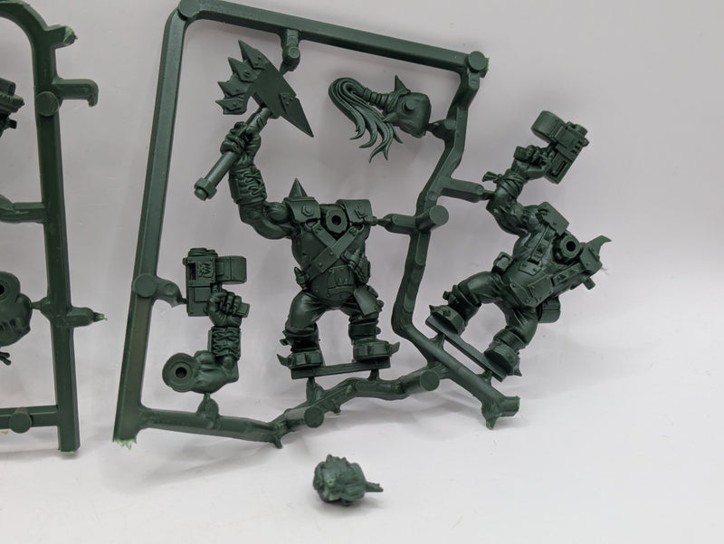 Warhammer 40k: Orks Assault on Black Reach Models (AT223)