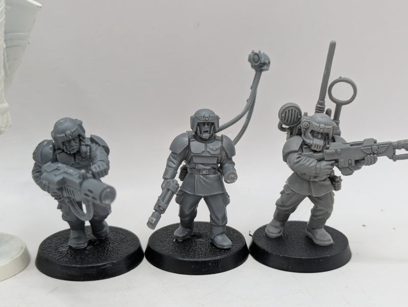 Warhammer 40k: Astra Militarum Cadian Command Squad (AZ099)