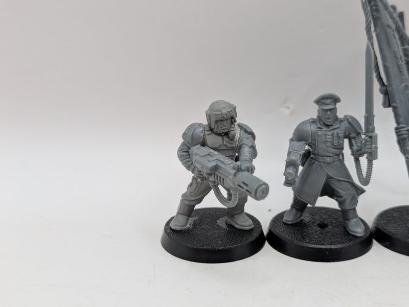 Warhammer 40k: Astra Militarum Cadian Command Squad (BA056)