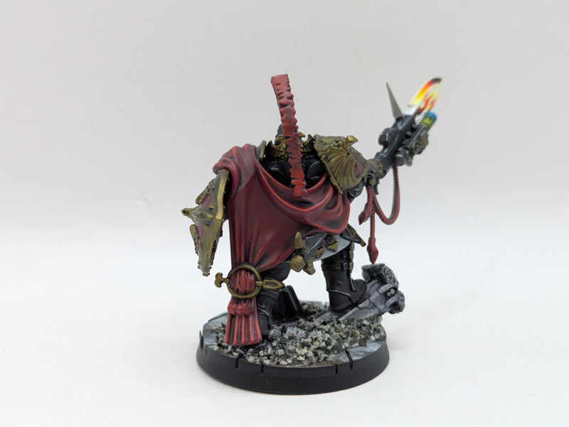 Warhammer 40k: Adeptus Custodes Shield Captain - Pro Painted (AO003)