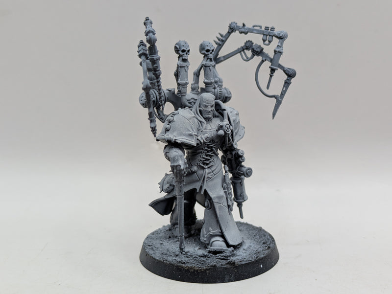 Warhammer 40k: Chaos Space Marines Fabius Bile (BA030)