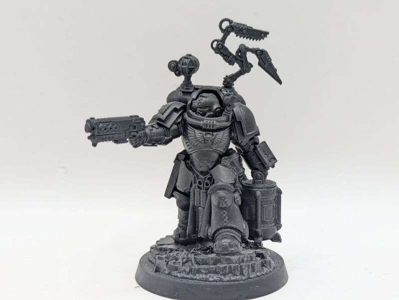 Warhammer 40k: Space Marines Apothecary Biologis (BI050)