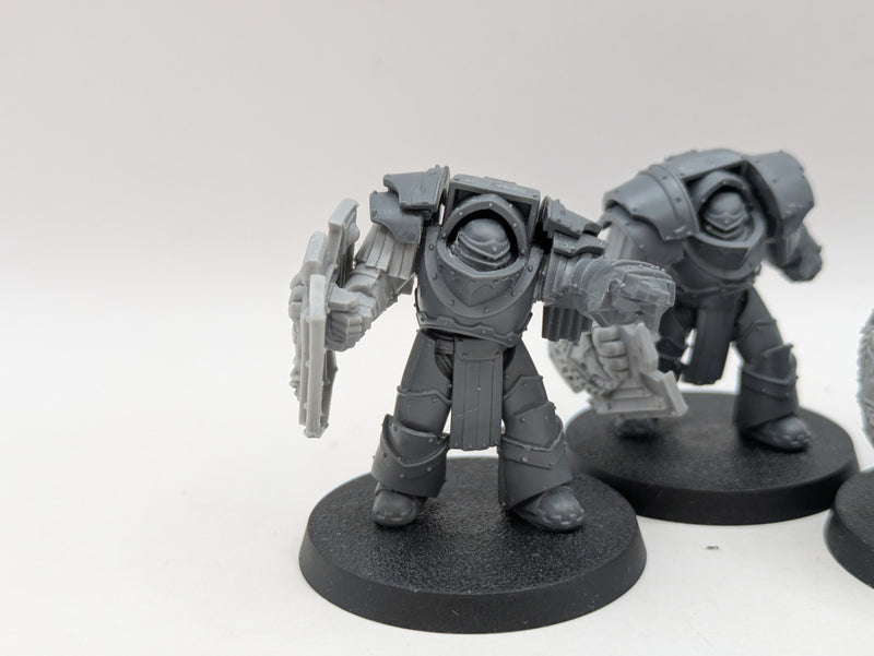 Warhammer Horus Heresy: Space Marines Cataphractii Terminators with Imperial Fists Storm Shields (AE077)