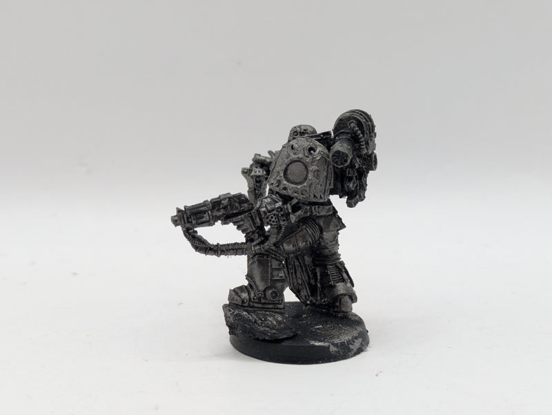 Warhammer Horus Heresy: Space Marine Forge World Legion Centurion (AZ088)