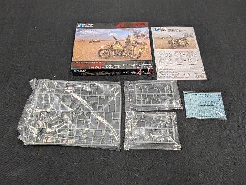 Rubicon Models 1/56 German Motorcycle R75 with Sidecar - DAK AV407