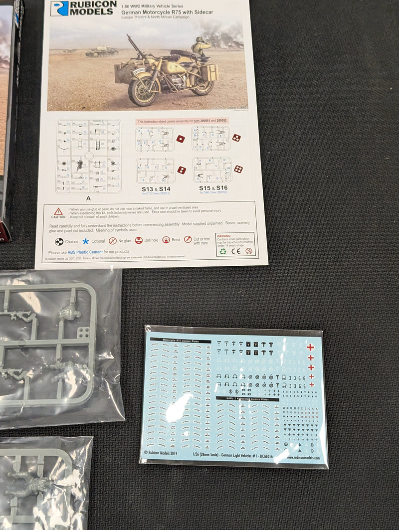 Rubicon Models 1/56 German Motorcycle R75 with Sidecar - DAK AV407