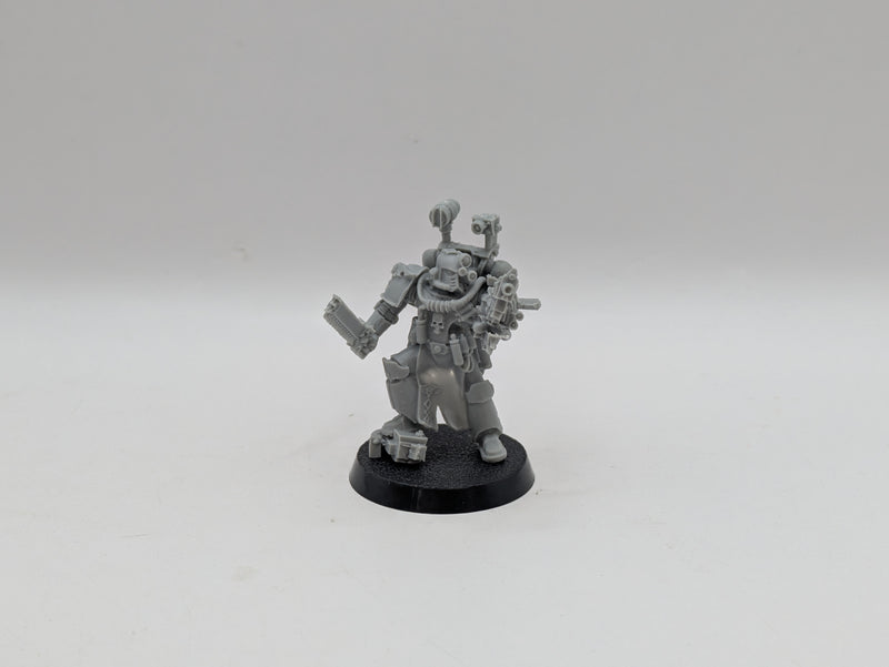Warhammer Horus Heresy: Space Marine MKIV Apothecary (AD066)