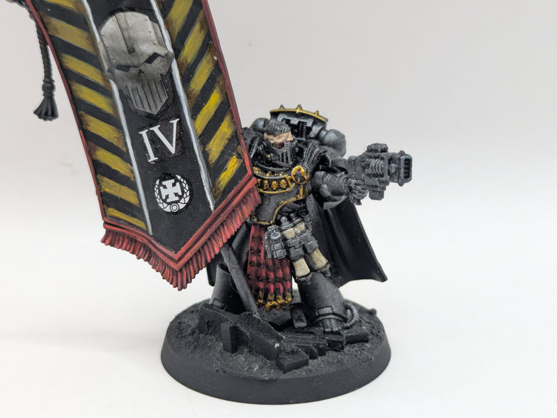 Warhammer Horus Heresy: Space Marine Iron Warriors Standard Bearer (AI148)