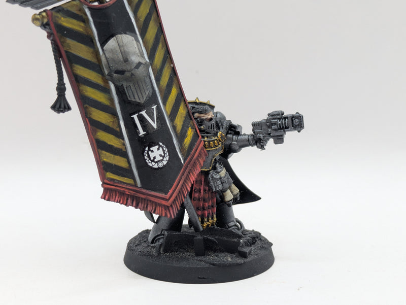 Warhammer Horus Heresy: Space Marine Iron Warriors Standard Bearer (AI148)