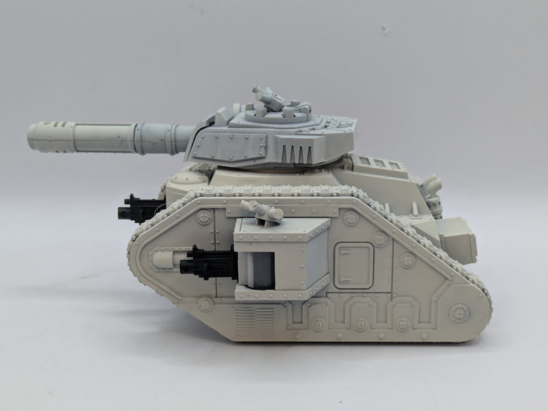 Warhammer 40k: Astra Militarum Leman Russ Battle Tank (AX039)