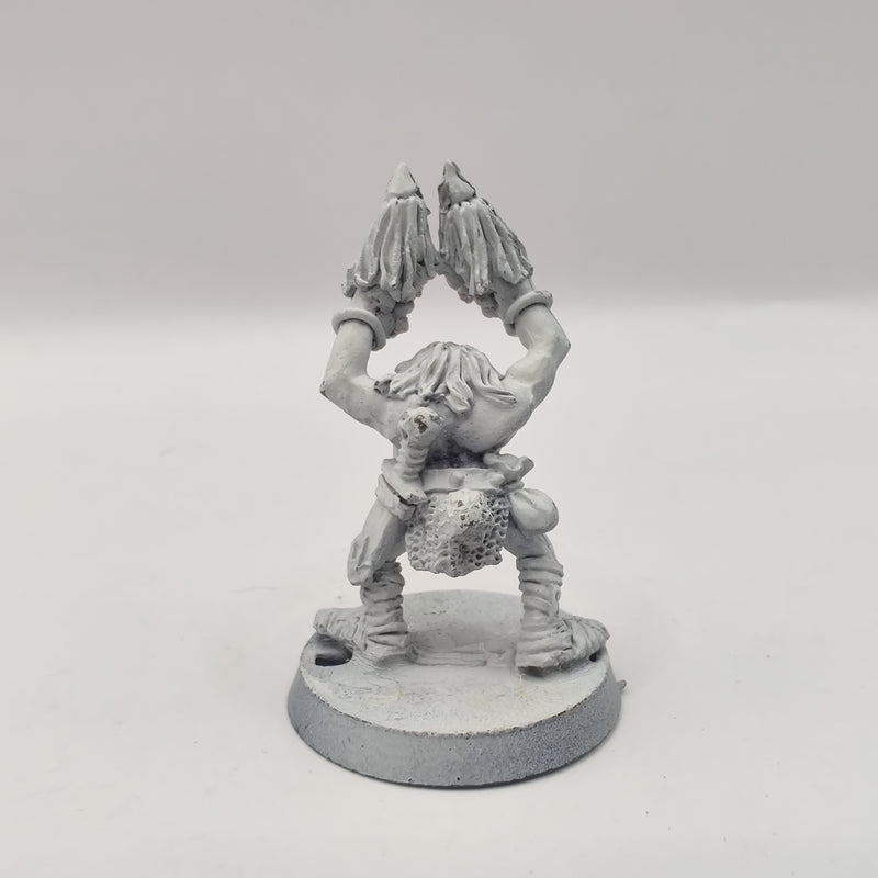 Blood Bowl 2nd Edition Orc Cheerleader AT098