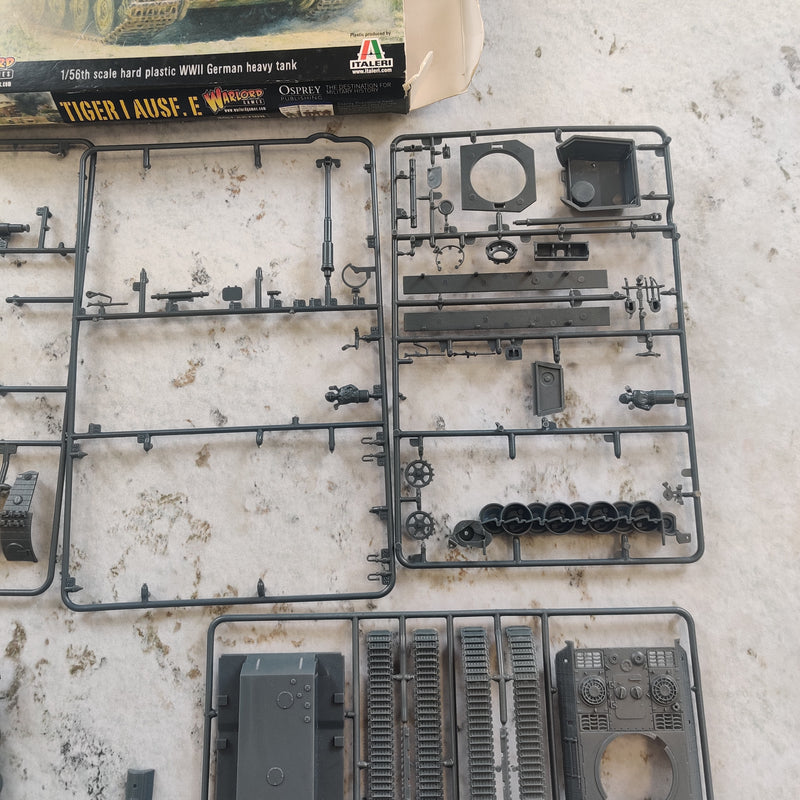 Bolt Action Tiger 1 Ausf. E - Incomplete AY158
