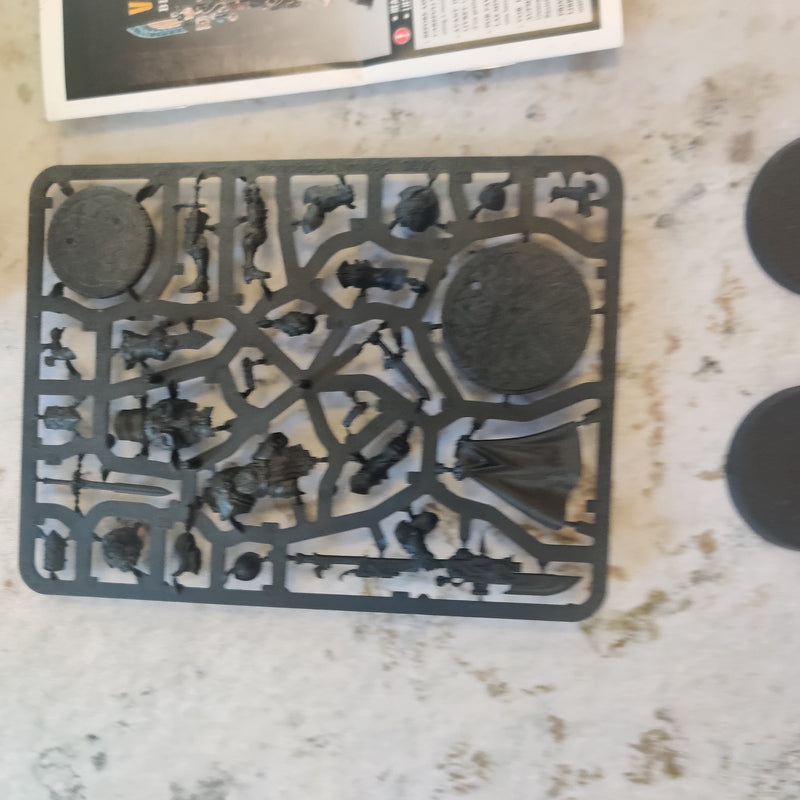 Warhammer 40k Talons of the Emperor Valerian and Aleya - On Sprue AV053