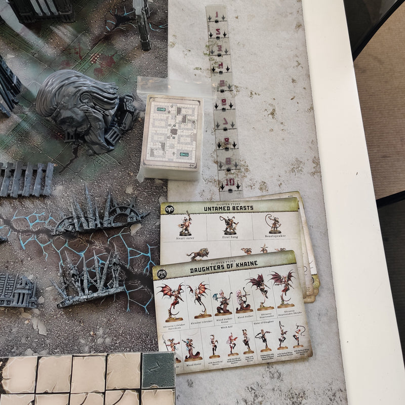 Warcry Terrain and Board Bundle including Barricades and Ruins AV208