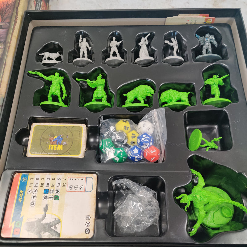 Fallout Wasteland Warfare Starter set and RPG book AY331