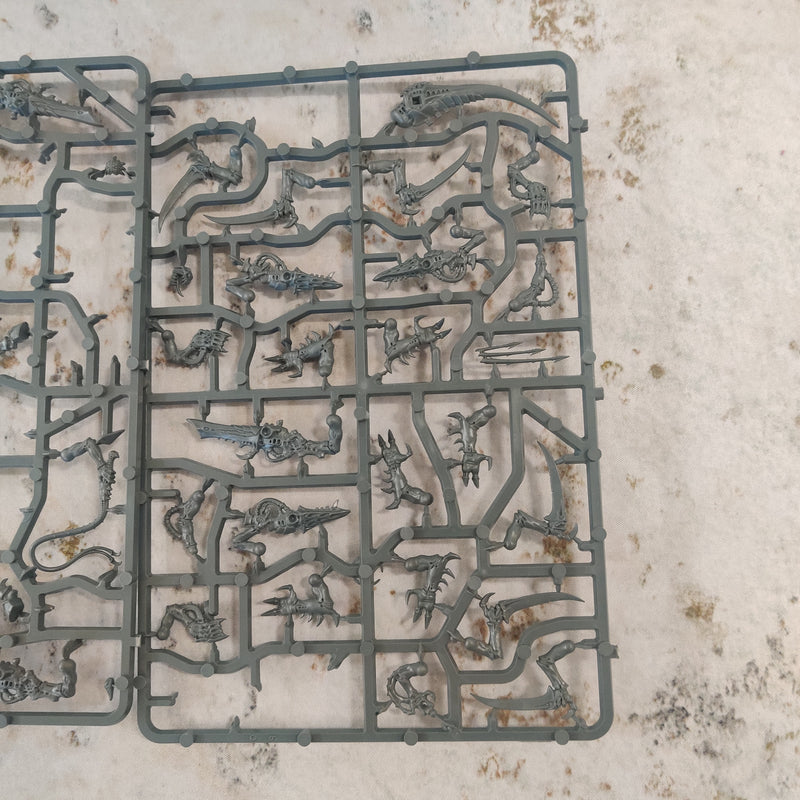 Warhammer 40k Tyranids Warriors - Incomplete AY185