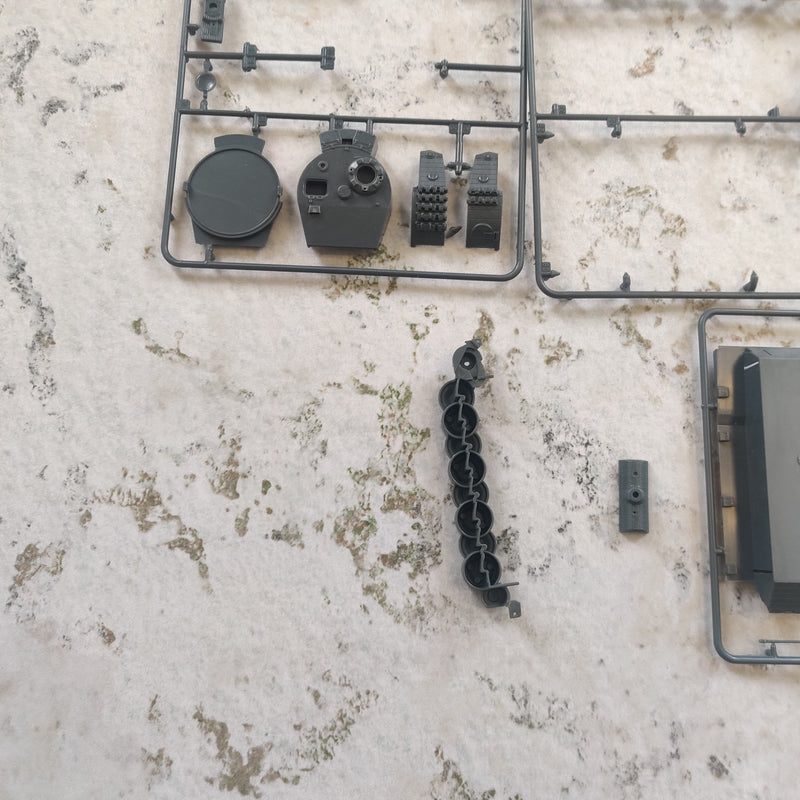 Bolt Action Tiger 1 Ausf. E - Incomplete AY158