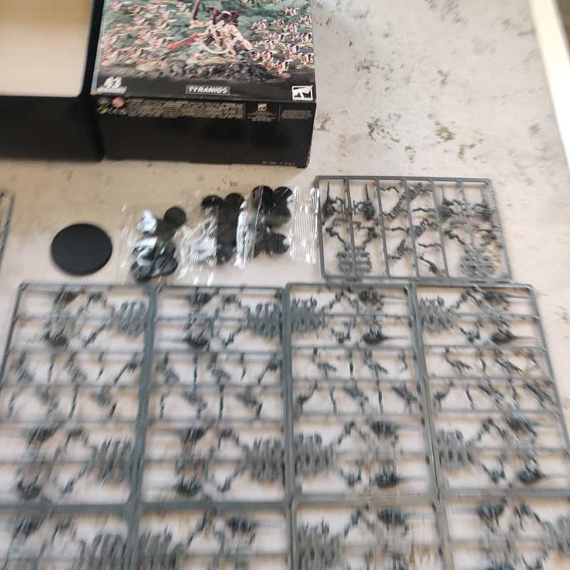 Warhammer 40k Tyranid Combat Patrol - 36 Termagants and Hive Tyrant on Sprue AV032