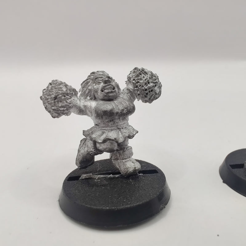 Blood Bowl 2nd Edition Dwarf Cheerleader and Ref AE003