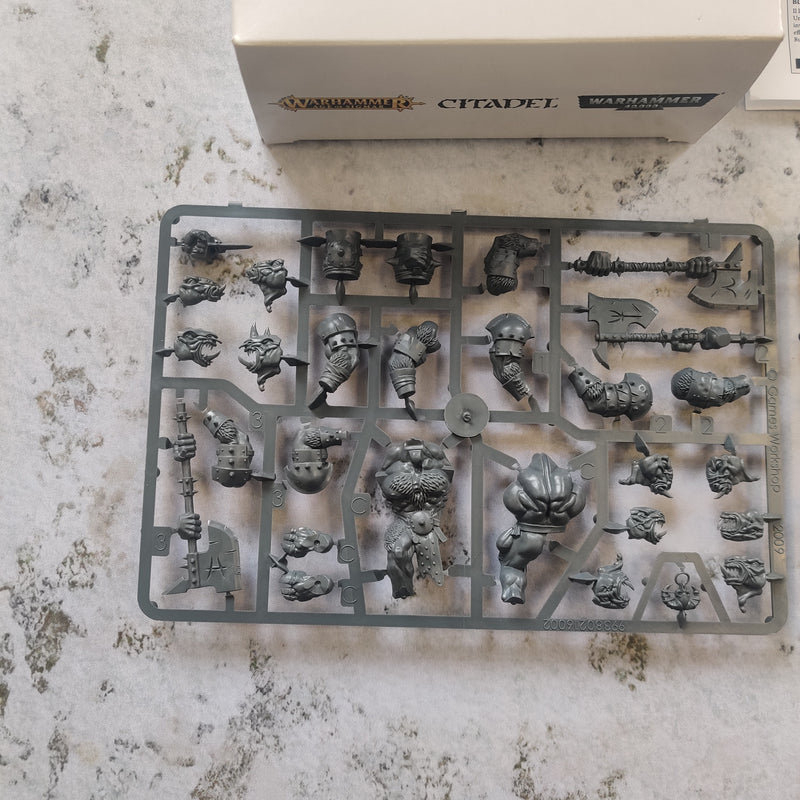 Warhammer The Old World Beasts of Chaos Bullgors - In Box AV009