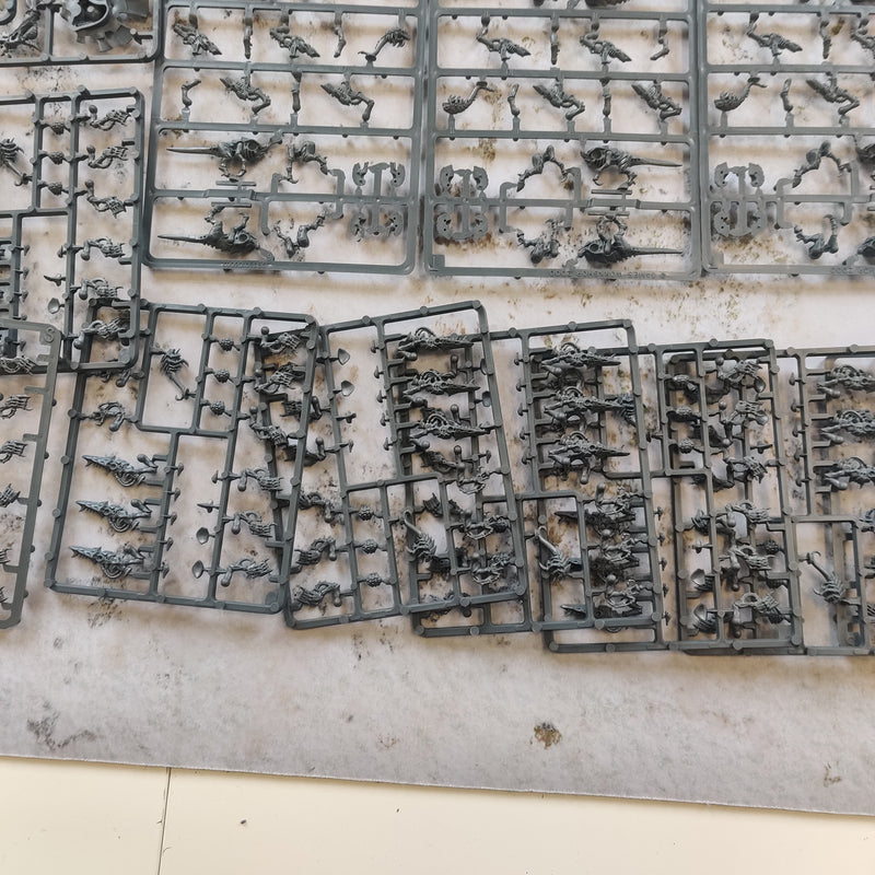 Warhammer 40k Tyranid Combat Patrol - 36 Termagants and Hive Tyrant on Sprue AV032