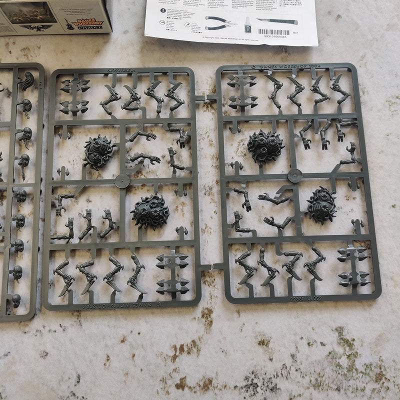 Warhammer 40k Tyranid Genestealers x8 in box AV174