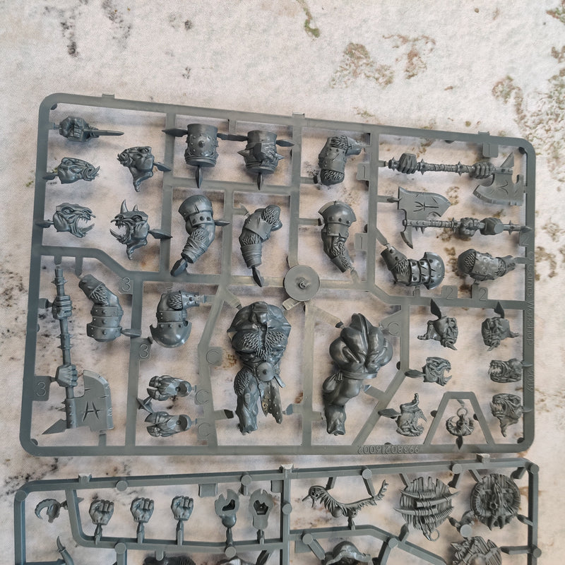 Warhammer: The Old World Beastmen Bullgors - New in Box AV016