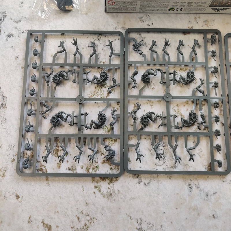 Warhammer 40k Tyranid Genestealers x8 in box AV174