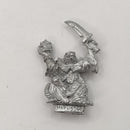 Warhammer Fantasy Skaven Warlock with Skull 1995 Metal AT238
