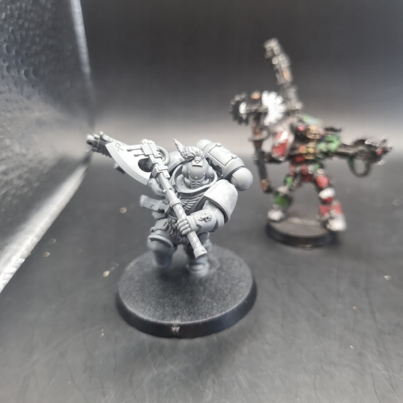 Space Marine Space Wolf Characters Techmarine, Lieutenant (AO011)