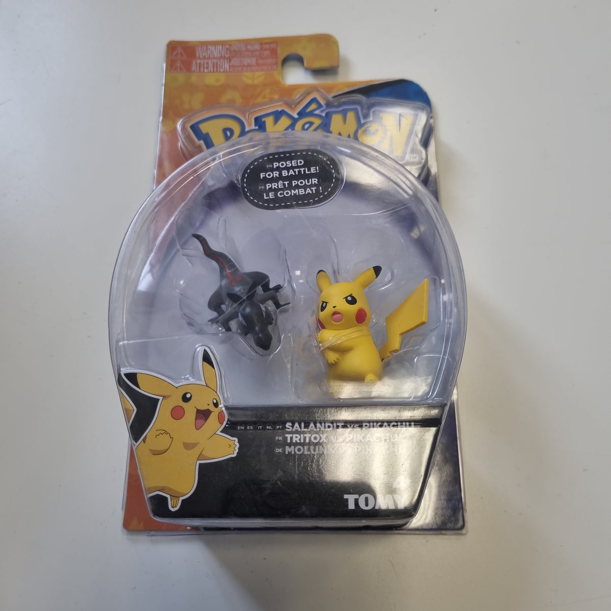 Pikachu vs Salandit Action Figure Set