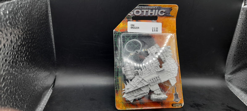 BNIB Battlefleet Gothic Ork Kroozer (AW016-0810)