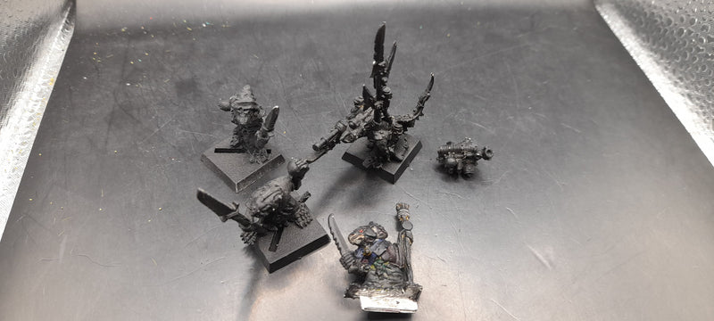 Warhammer AOS/WHFB- Skaven Warlock Engineer and Metal Skaven. (AQ017)